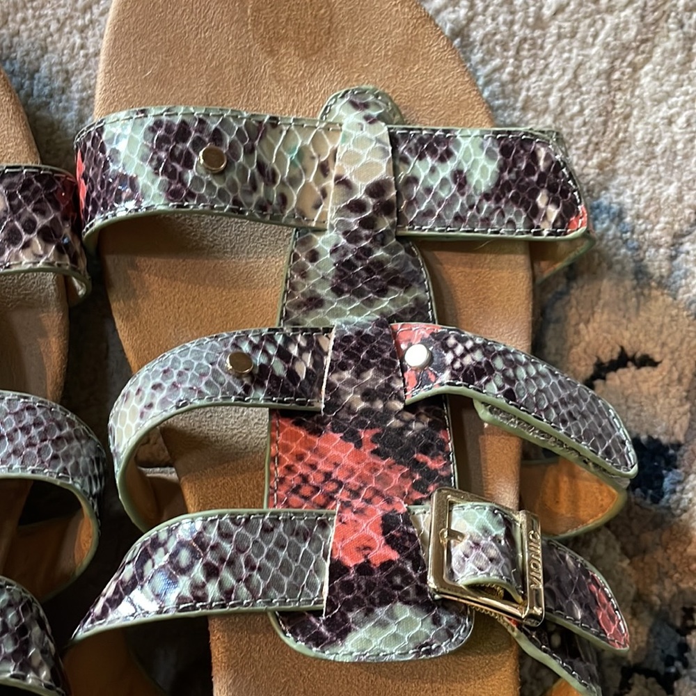 Women’s Vionic Sandels. Size 11. Multicolored snake skin. - Picture 6 of 9